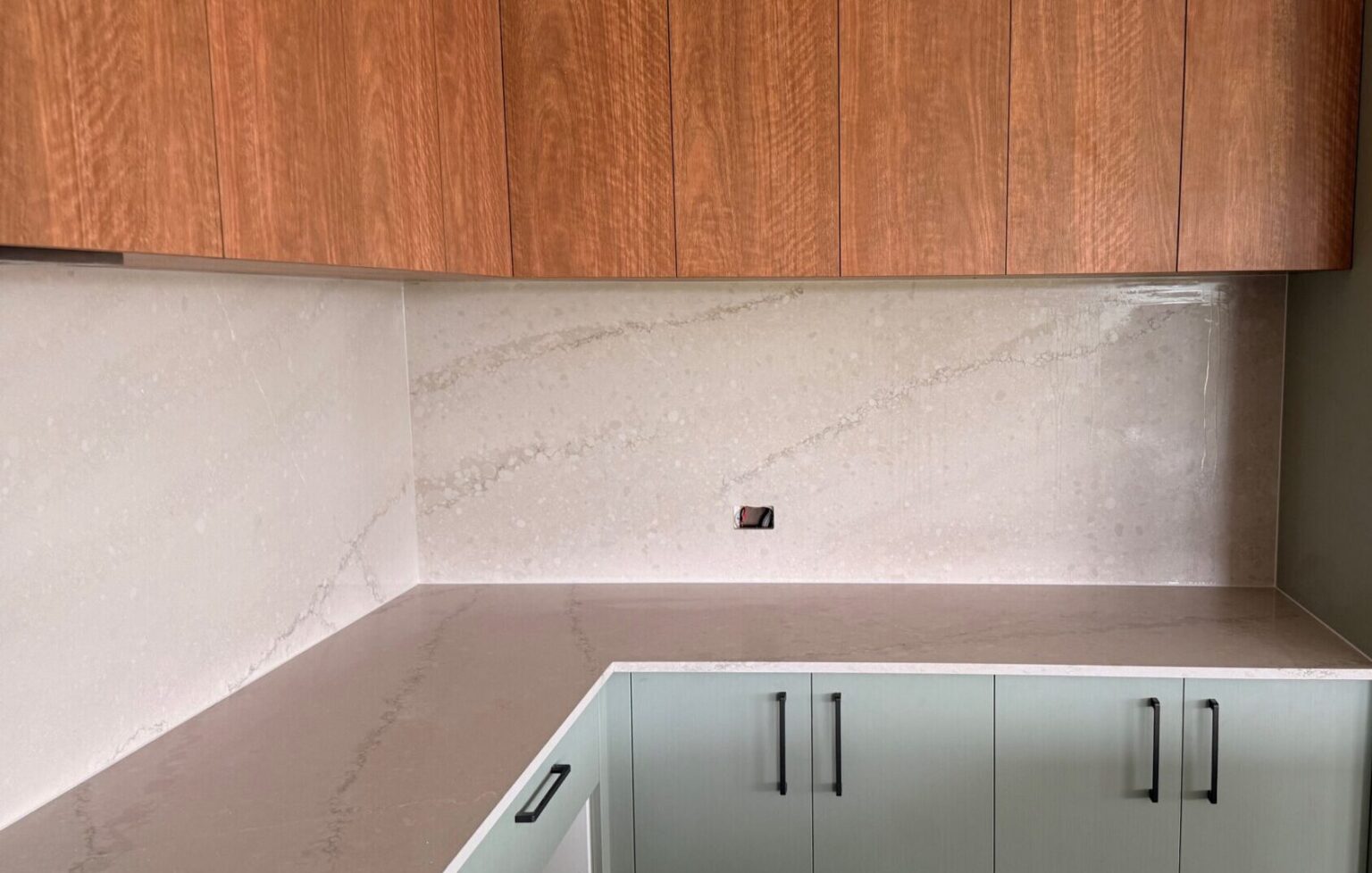 Thinking of a stone splashbacks in your kitchen? Here’s all you need to ...